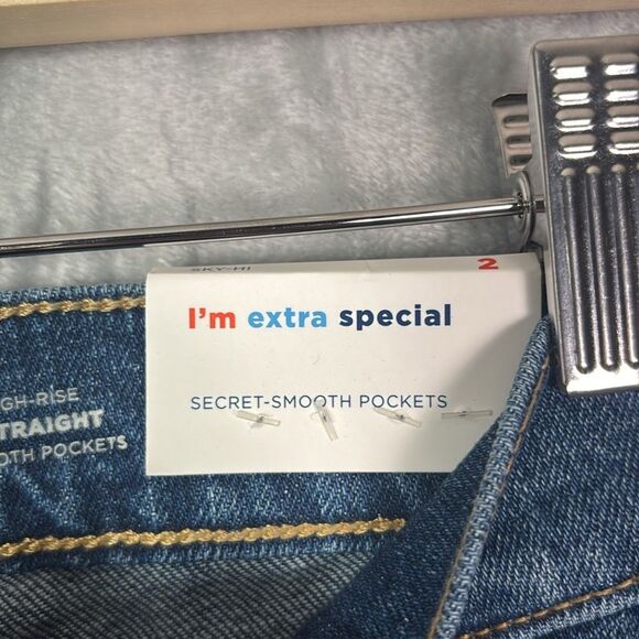 NWT New Old Navy Medium Wash Extra High Rise Sky Hi Straight Size 2 - Picture 9 of 9